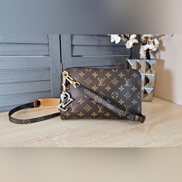 Authentic LOUIS VUITTON Monogram Orsay Clutch Crossbody Bag - Picture 13 of 15
